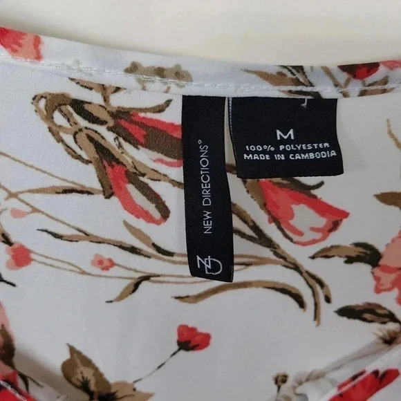 New Directions Floral Blouse - Picture 6 of 7